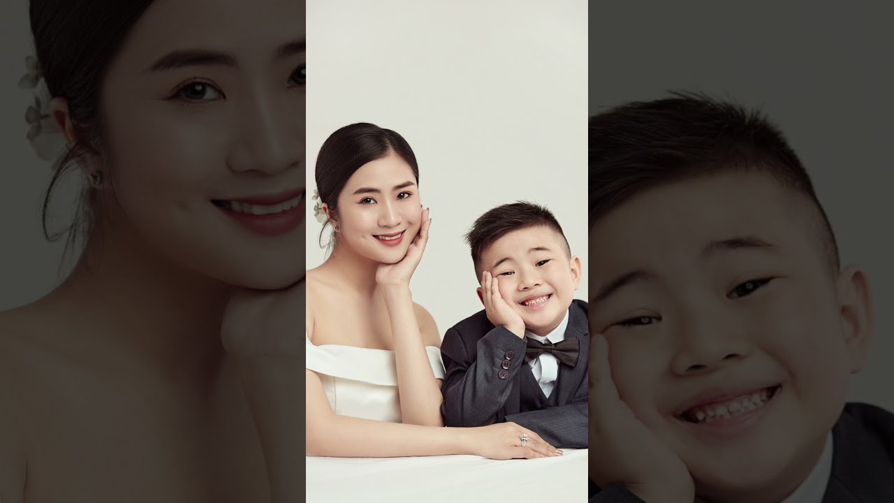 Cách tạo dáng đơn giản nhất là mẹ và bé cùng nhìn vào máy ảnh 