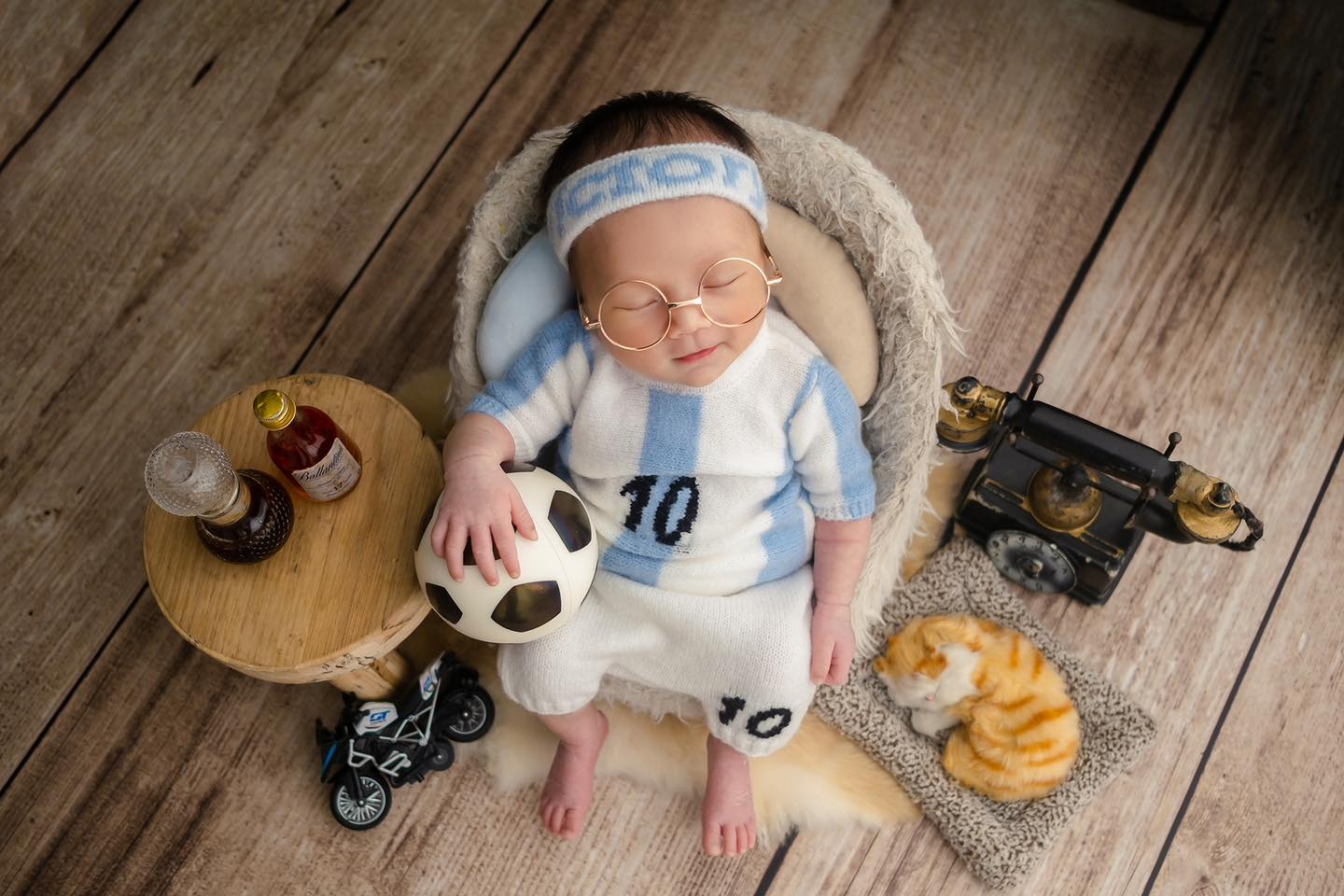Chụp ảnh Newborn cần lưu ý về đạo cụ phải an toàn và vệ sinh