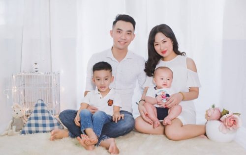 Concept chụp ảnh gia đình, chấp cánh cho con