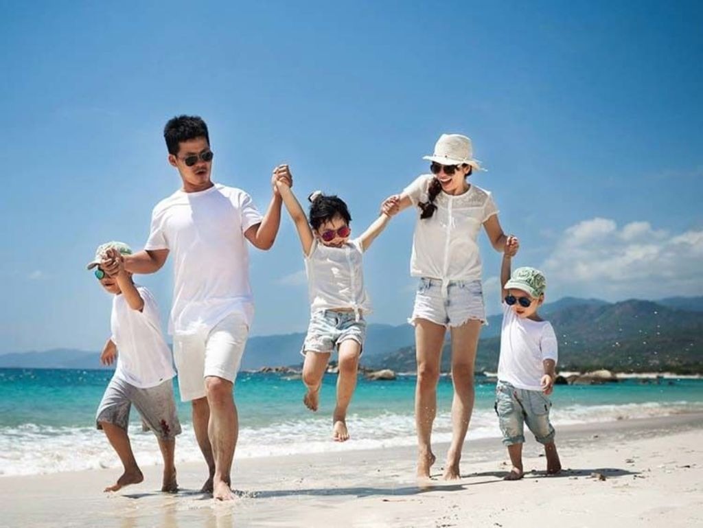 Chụp ảnh gia đình 4 người kết hợp với du lịch nghỉ dưỡng