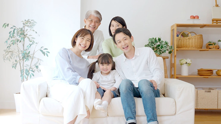 Bí quyết tạo dáng chụp ảnh gia đình đẹp tại studio