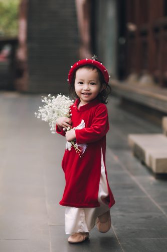 Gợi ý 5 kiểu chụp ảnh áo dài cho bé đẹp lung linh trong ngày Tết