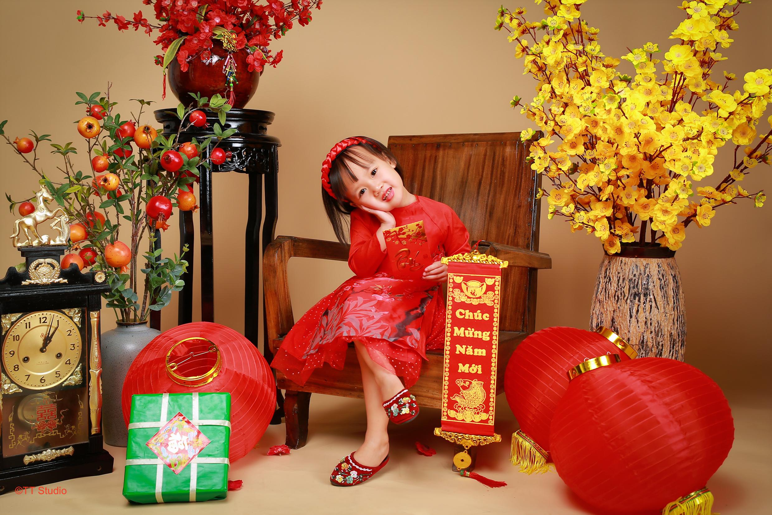 Gợi ý 5 kiểu chụp ảnh áo dài cho bé đẹp lung linh trong ngày Tết 