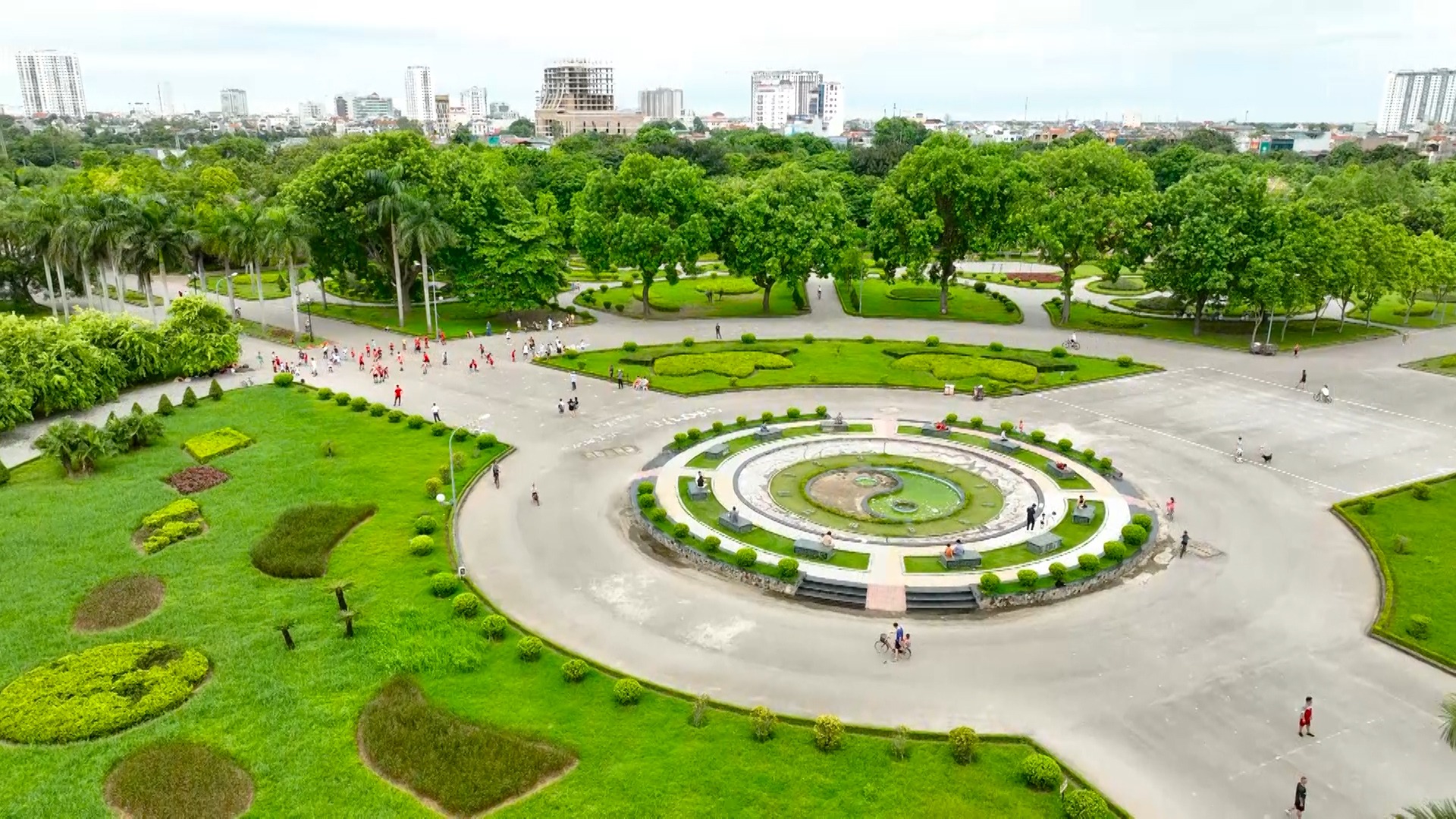 Chụp ảnh sinh nhật ngoài trời cho bé tại Công Viên Hội An