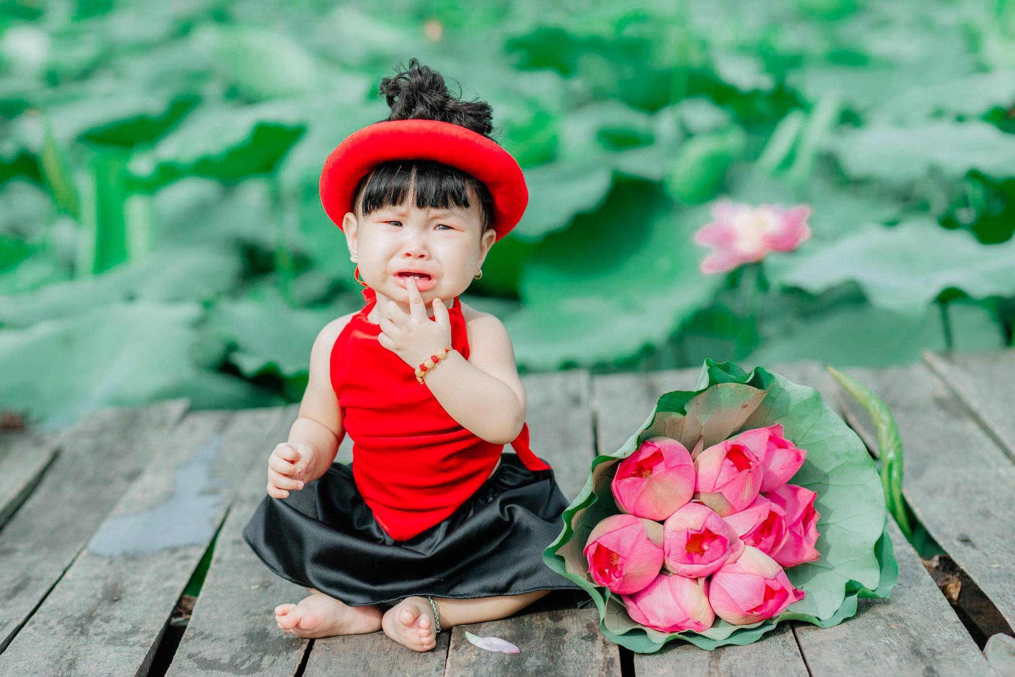 Chụp sen thường chọn những bộ trang phục truyền thống để phù hợp