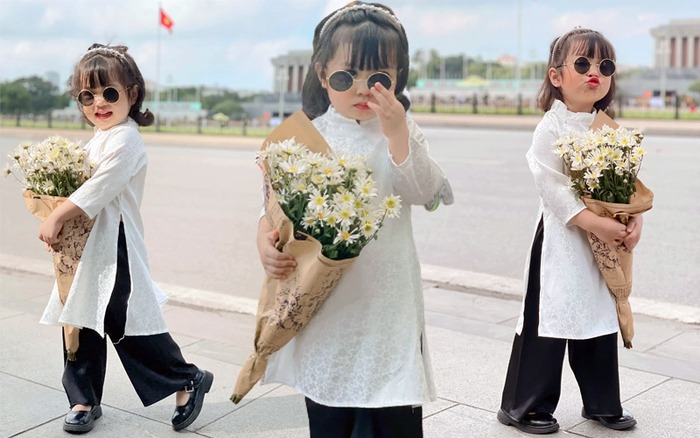 Tạo dáng chụp ảnh áo dài mẹ và bé vào ngày Tết