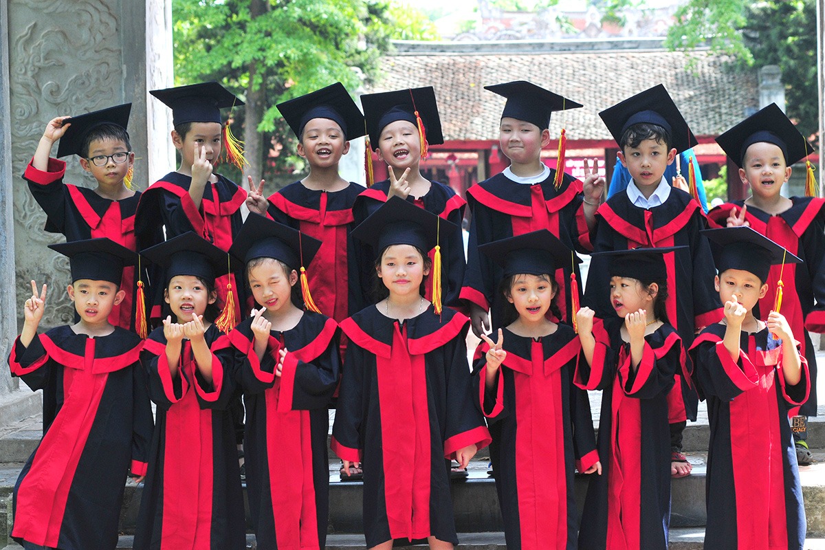 Chụp ảnh cử nhân cho bé - Siêu “Cute”