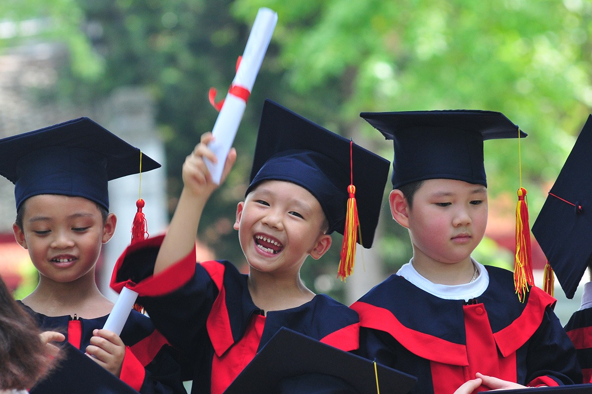Chụp ảnh cử nhân cho bé - Siêu “Cute”
