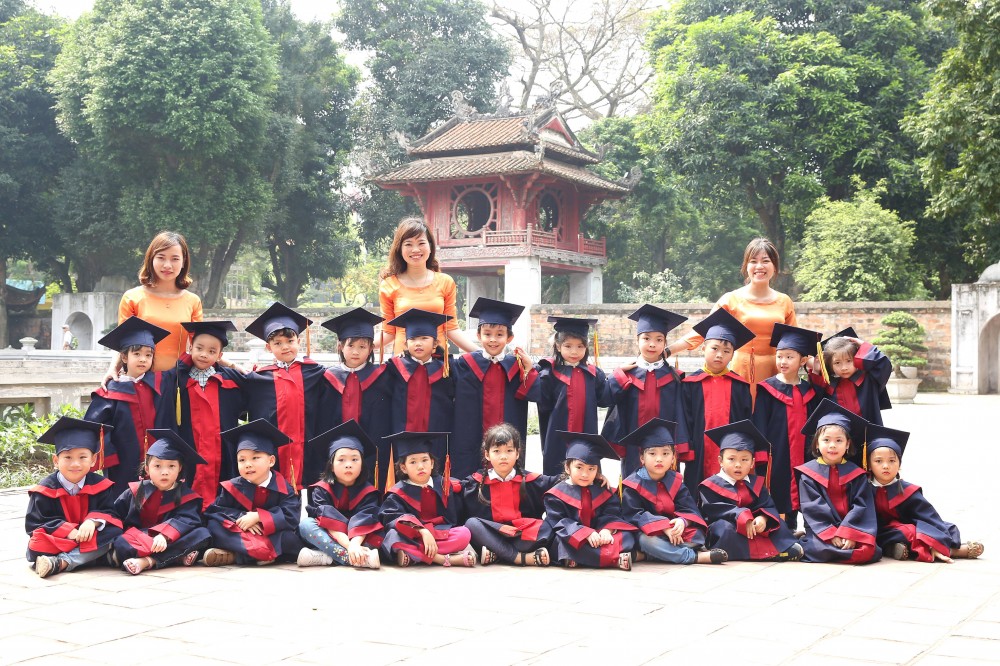 Chụp ảnh cử nhân cho bé - Siêu “Cute”