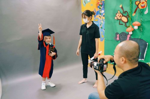 Bí quyết chụp ảnh kỷ yếu mầm non tại studio đẹp dành cho bố mẹ