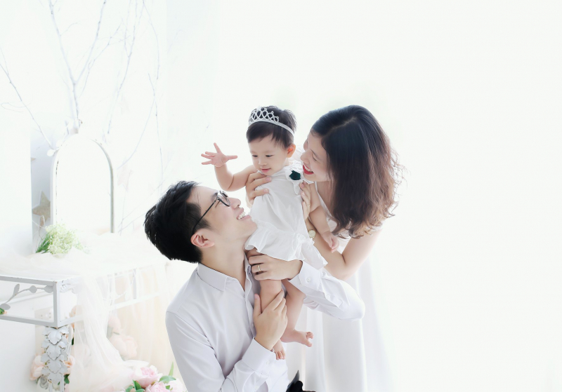 [Góc hỏi đáp] Có kiêng chụp ảnh gia đình 3 người hay không?