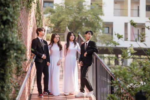 concept vest áo dài cho chụp kỷ yếu lớp 12