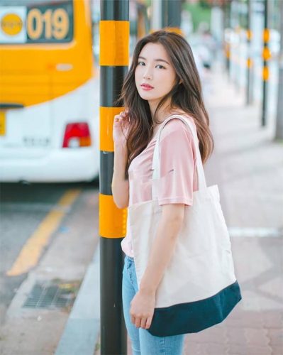 Chụp buổi sáng hoặc chiều muộn: Ánh sáng mềm, dịu nhẹ cho nước ảnh trong trẻo.