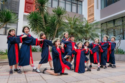 chụp kỷ yếu lớp 5 concept cử nhân