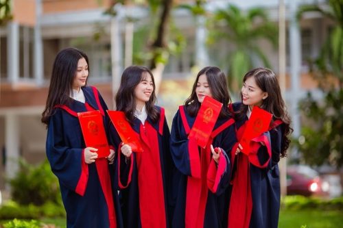 chụp ảnh kye yếu lóp 9 concept cử nhân
