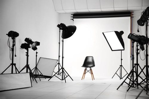 Tại studio Sunny – nếu cần phông nền và ánh sáng chuyên sâu