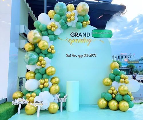 Ảnh sự kiện có ánh sáng lung linh, bố cục gọn gàng