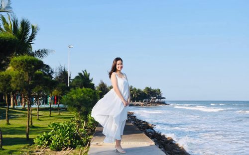 Chụp ảnh mẫu thời trang ngoài trời tại biển Sầm Sơn Thanh Hóa
