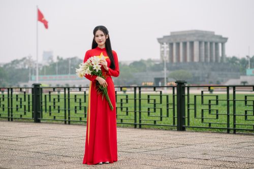 ánh sáng tự nhiên khi chụp ảnh áo dài tết bằng điện thoại